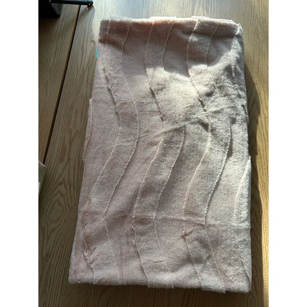New Pillowfort Plush Minky Fleece Throw Blanket Light Pink size 50”x60”
